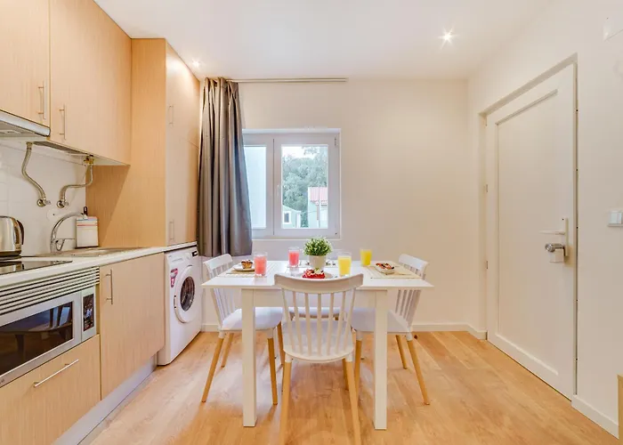 Yellow Charm - Campolide Apartment Lisbon
