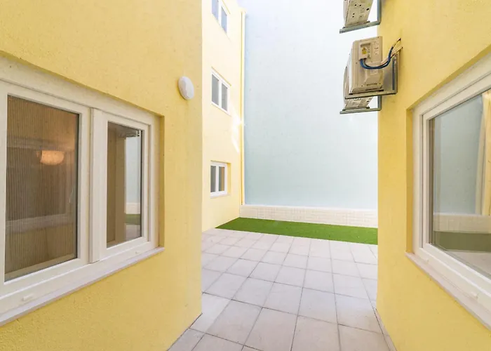 Yellow Charm - Campolide Apartment