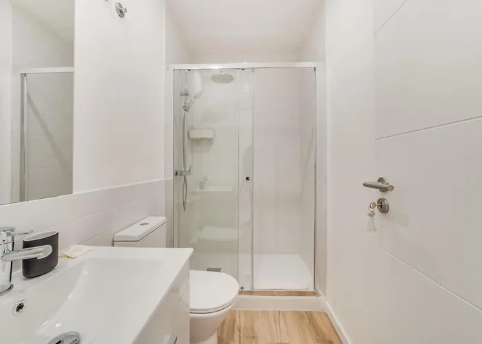 Yellow Charm - Campolide Apartment