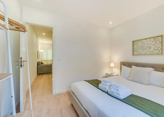 Yellow Charm - Campolide Apartment Lisbon