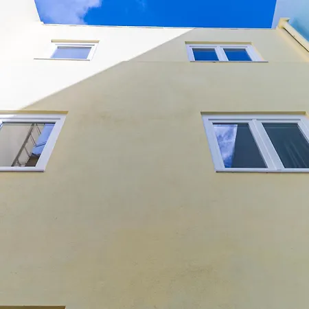 Yellow Charm - Campolide Apartment
