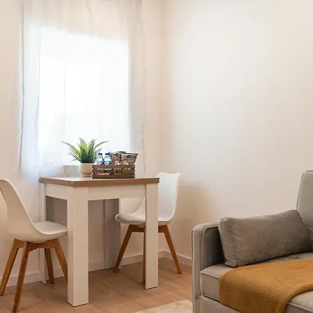 Yellow Charm - Campolide * 리스본