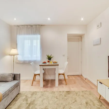 Yellow Charm - Campolide 아파트 *