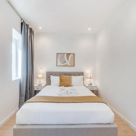 Yellow Charm - Campolide