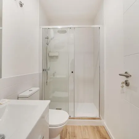 Yellow Charm - Campolide Lägenhet