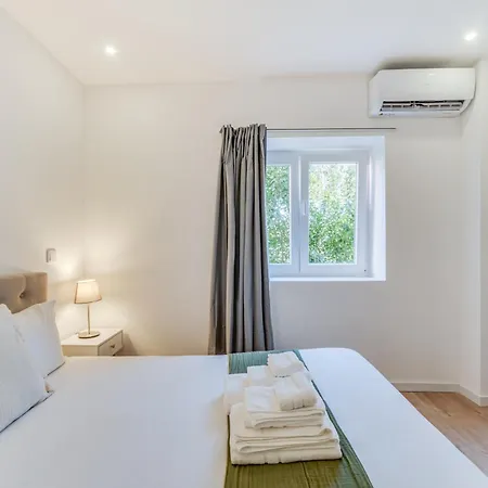 Yellow Charm - Campolide