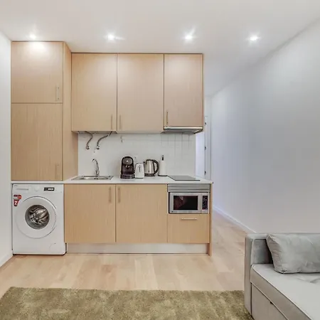 Yellow Charm - Campolide Lägenhet