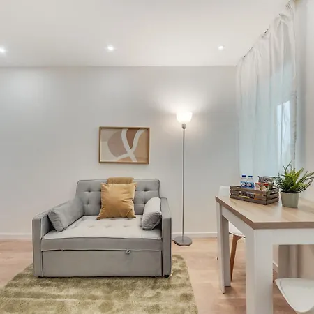 Yellow Charm - Campolide *