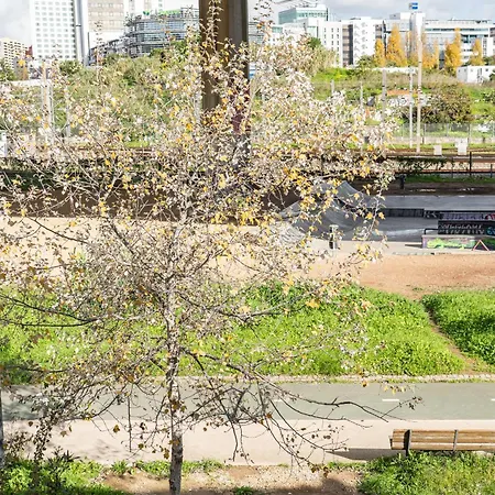 Yellow Charm - Campolide