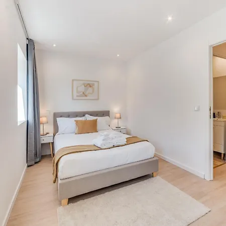 Yellow Charm - Campolide شقة