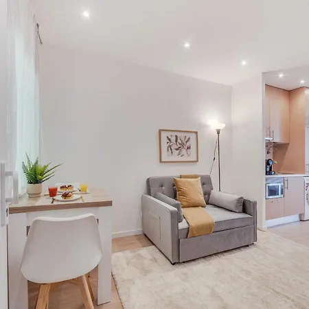 Yellow Charm - Campolide شقة