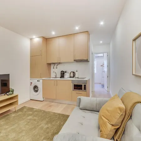 Yellow Charm - Campolide * Lisboa