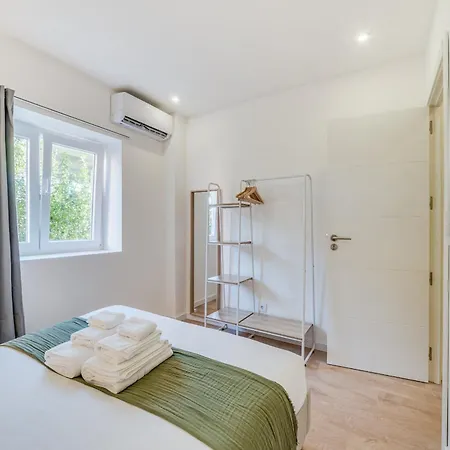 Yellow Charm - Campolide *