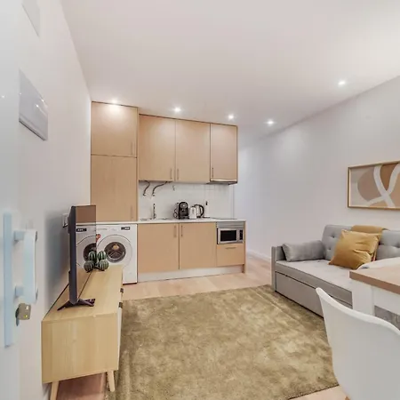 Yellow Charm - Campolide * Lisboa